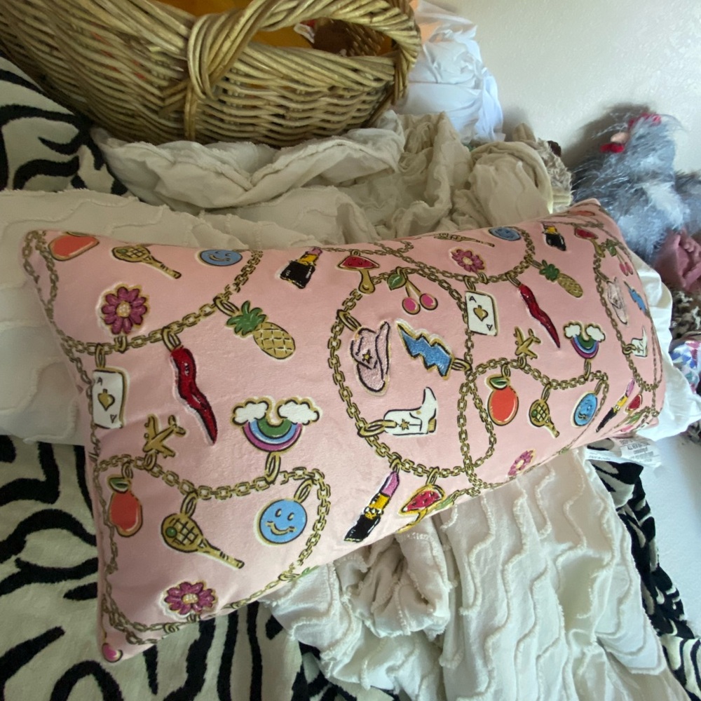 Embroidered throw pillow - Picture 2 of 5